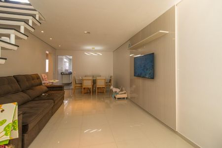 Casa à venda com 350m², 4 quartos e 3 vagas Casa à venda com 350m², 4 quartos e 3 vagasSala