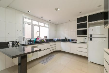 Casa à venda com 350m², 4 quartos e 3 vagas Casa à venda com 350m², 4 quartos e 3 vagasCozinha