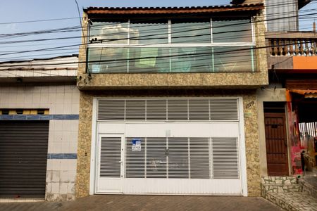 Casa à venda com 350m², 4 quartos e 3 vagas Casa à venda com 350m², 4 quartos e 3 vagasFachada