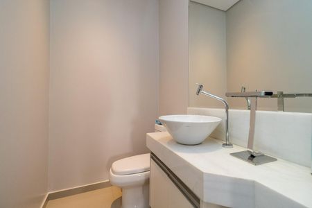 Casa à venda com 350m², 4 quartos e 3 vagas Casa à venda com 350m², 4 quartos e 3 vagasBanheiro social