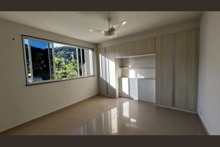 Casa de condomínio à venda com 320m², 5 quartos e 4 vagasSuíte 4