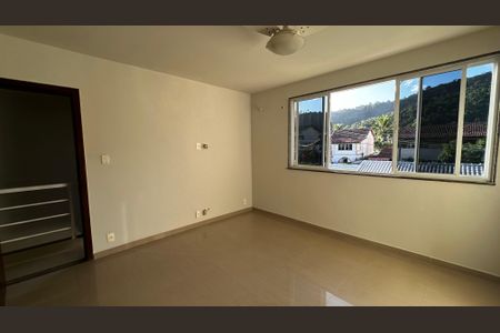 Casa de condomínio à venda com 320m², 5 quartos e 4 vagasSuíte 4