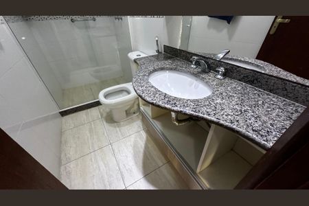 Casa de condomínio à venda com 320m², 5 quartos e 4 vagasBanheiro