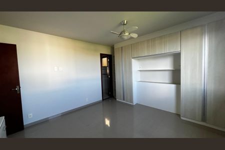 Casa de condomínio à venda com 320m², 5 quartos e 4 vagasSuíte 3