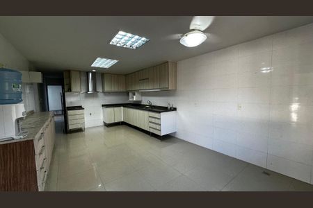 Casa de condomínio à venda com 320m², 5 quartos e 4 vagasCozinha