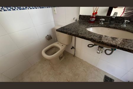 Casa de condomínio à venda com 320m², 5 quartos e 4 vagasBanheiro da Suíte 5