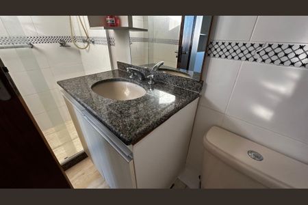 Casa de condomínio à venda com 320m², 5 quartos e 4 vagasBanheiro da Suíte 2