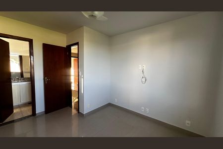 Casa de condomínio à venda com 320m², 5 quartos e 4 vagasSuíte 2