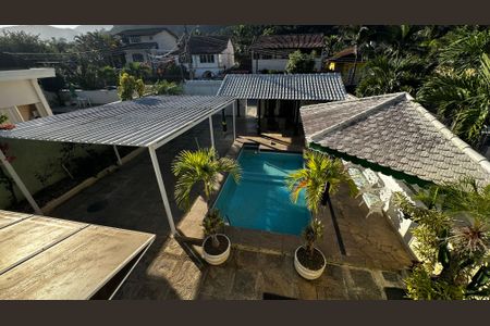 Casa de condomínio à venda com 320m², 5 quartos e 4 vagasVista da suíte