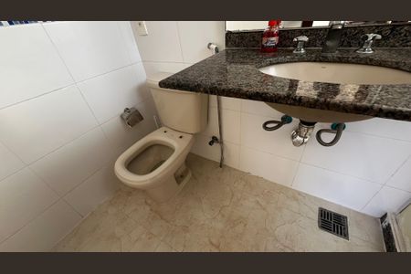 Casa de condomínio à venda com 320m², 5 quartos e 4 vagasBanheiro da Suíte 5