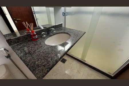 Casa de condomínio à venda com 320m², 5 quartos e 4 vagasBanheiro da Suíte 5