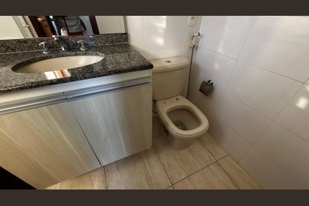 Casa de condomínio à venda com 320m², 5 quartos e 4 vagasBanheiro da Suíte 2