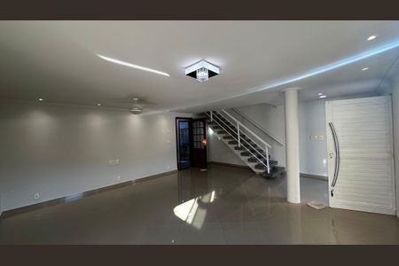 Casa de condomínio à venda com 320m², 5 quartos e 4 vagasSala
