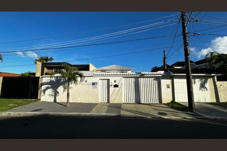 Casa de condomínio à venda com 320m², 5 quartos e 4 vagasFachada