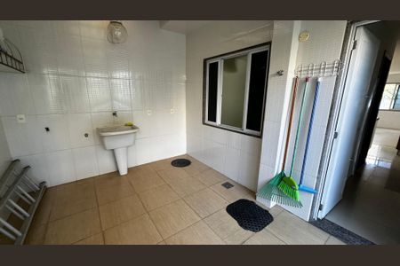 Casa de condomínio à venda com 320m², 5 quartos e 4 vagasÁrea de Serviço