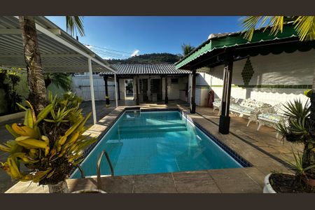 Casa de condomínio à venda com 320m², 5 quartos e 4 vagasPiscina