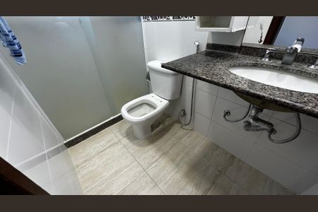 Casa de condomínio à venda com 320m², 5 quartos e 4 vagasBanheiro da Suíte 1