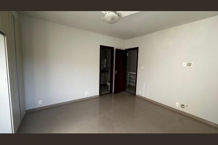 Casa de condomínio à venda com 320m², 5 quartos e 4 vagasSuíte 4