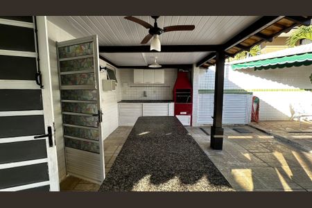 Casa de condomínio à venda com 320m², 5 quartos e 4 vagasChurrasqueira