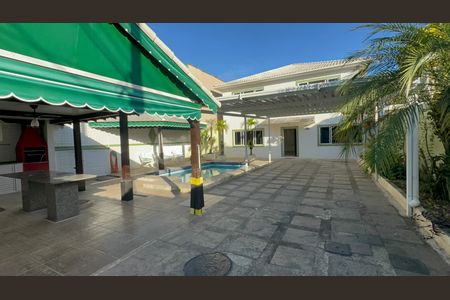 Casa de condomínio à venda com 320m², 5 quartos e 4 vagasÁrea externa