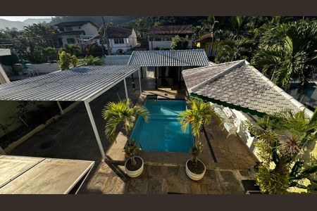 Casa de condomínio à venda com 320m², 5 quartos e 4 vagasVista da suíte