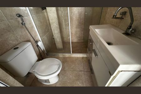 Casa de condomínio à venda com 320m², 5 quartos e 4 vagasBanheiro externo 