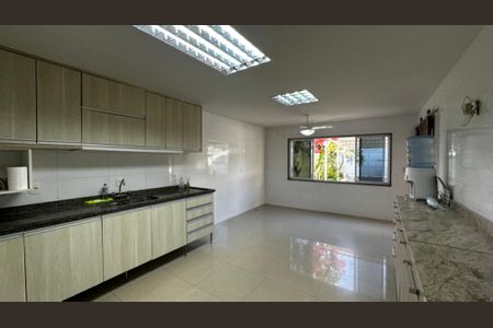 Casa de condomínio à venda com 320m², 5 quartos e 4 vagasCozinha