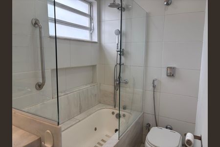Apartamento para alugar com 200m², 3 quartos e sem vagaBanheiro 