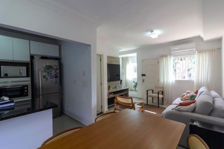Casa à venda com 109m², 3 quartos e 2 vagasSala