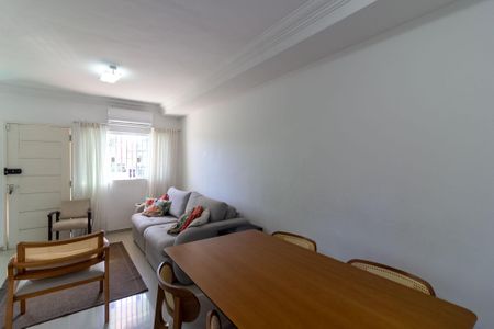 Casa à venda com 109m², 3 quartos e 2 vagasSala
