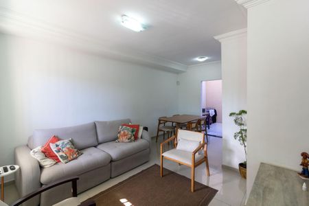 Casa à venda com 109m², 3 quartos e 2 vagasSala