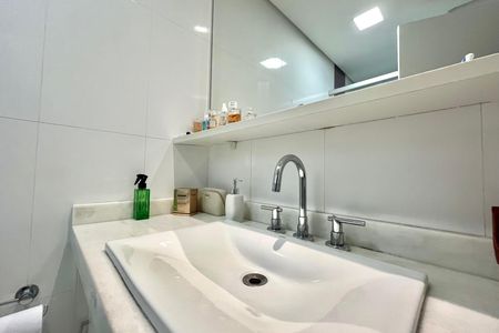 Apartamento à venda com 121m², 3 quartos e 2 vagasBanheiro da Suíte 2
