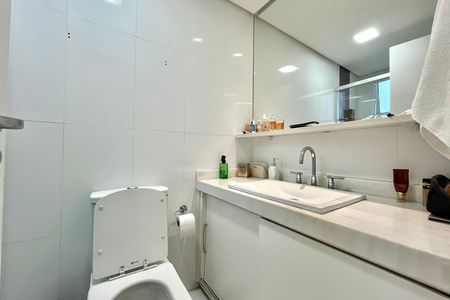 Apartamento à venda com 121m², 3 quartos e 2 vagasBanheiro da Suíte 2