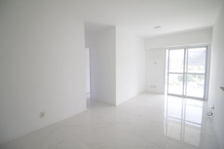 Sala de apartamento à venda com 3 quartos, 74m² em Jacarepaguá, Rio de Janeiro