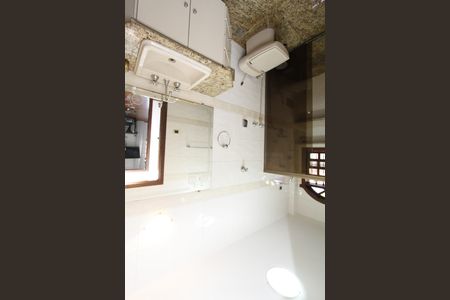 Casa à venda com 370m², 4 quartos e 4 vagasBanheiro Social