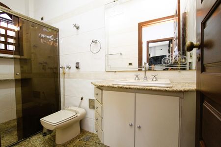 Casa à venda com 370m², 4 quartos e 4 vagasBanheiro Social