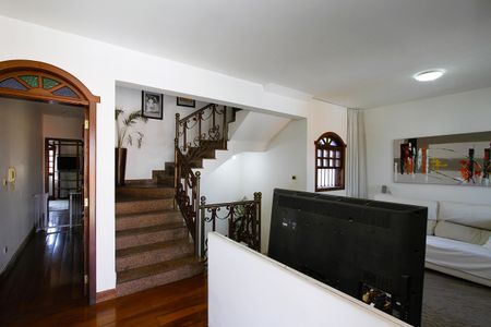 Casa à venda com 370m², 4 quartos e 4 vagasSala de TV