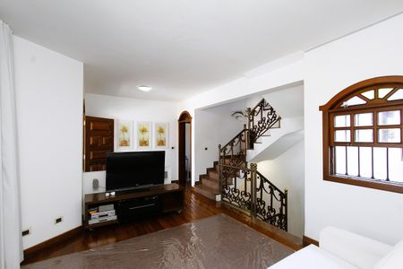 Casa à venda com 370m², 4 quartos e 4 vagasSala de TV