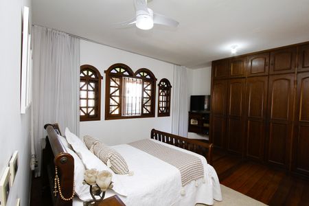 Casa à venda com 370m², 4 quartos e 4 vagasQuarto 1 - Suíte