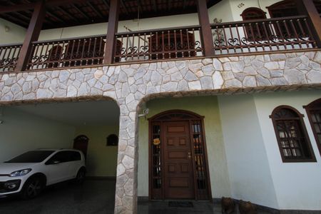 Casa à venda com 370m², 4 quartos e 4 vagasEntrada