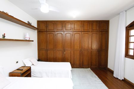 Casa à venda com 370m², 4 quartos e 4 vagasQuarto 2