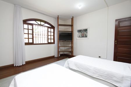 Casa à venda com 370m², 4 quartos e 4 vagasQuarto 2