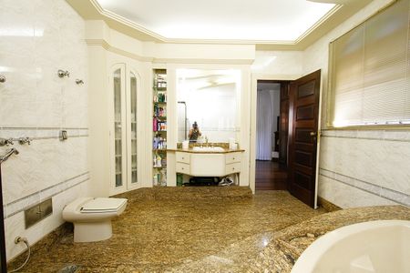 Casa à venda com 370m², 4 quartos e 4 vagasBanheiro do Quarto 1