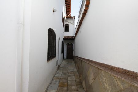 Casa à venda com 370m², 4 quartos e 4 vagasCorredor