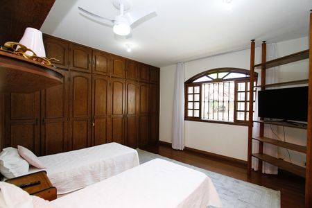 Casa à venda com 370m², 4 quartos e 4 vagasQuarto 2