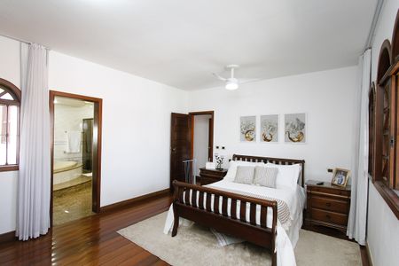 Casa à venda com 370m², 4 quartos e 4 vagasQuarto 1 - Suíte