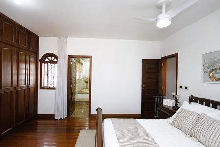 Casa à venda com 370m², 4 quartos e 4 vagasQuarto 1 - Suíte