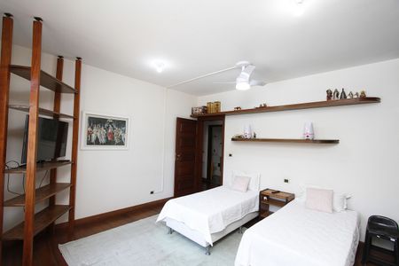 Casa à venda com 370m², 4 quartos e 4 vagasQuarto 2