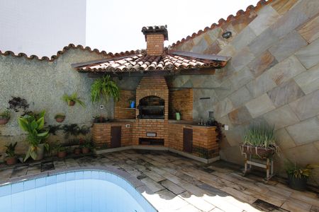 Casa à venda com 370m², 4 quartos e 4 vagasChurrasqueira