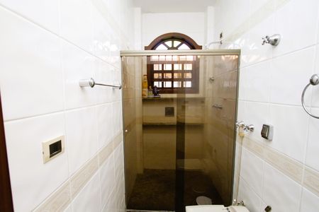 Casa à venda com 370m², 4 quartos e 4 vagasBanheiro Social